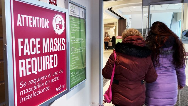Sign that says "face masks required" outside a doctors office