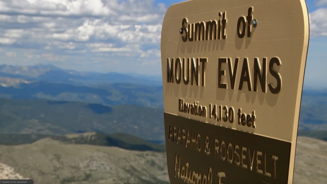 A sign marking the summit of Mount Evans.