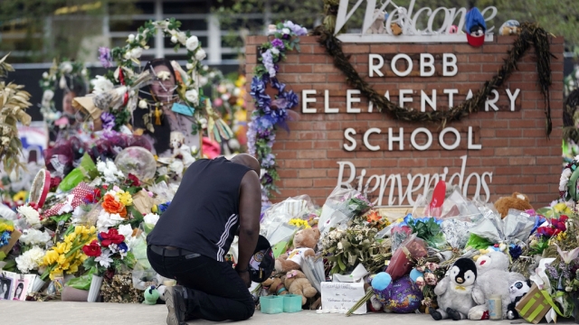 Reggie Daniels pays his respects a memorial at Robb Elementary School.