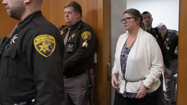 Jennifer Crumbley walks into the Oakland County courtroom