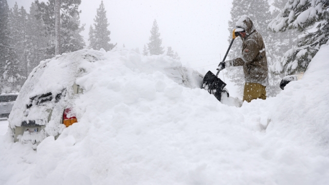 Powerful blizzard continues to batter western states