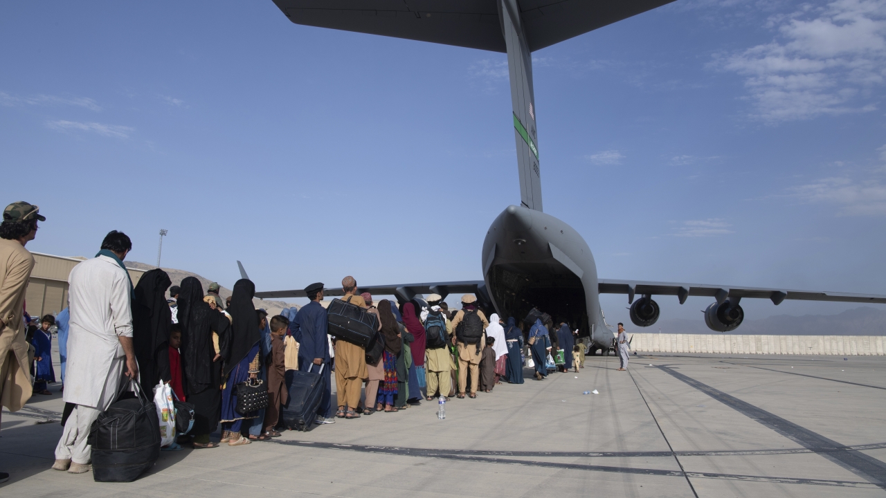 load people being evacuated from Afghanistan onto a U.S. Air Force C-17 Globemaster III