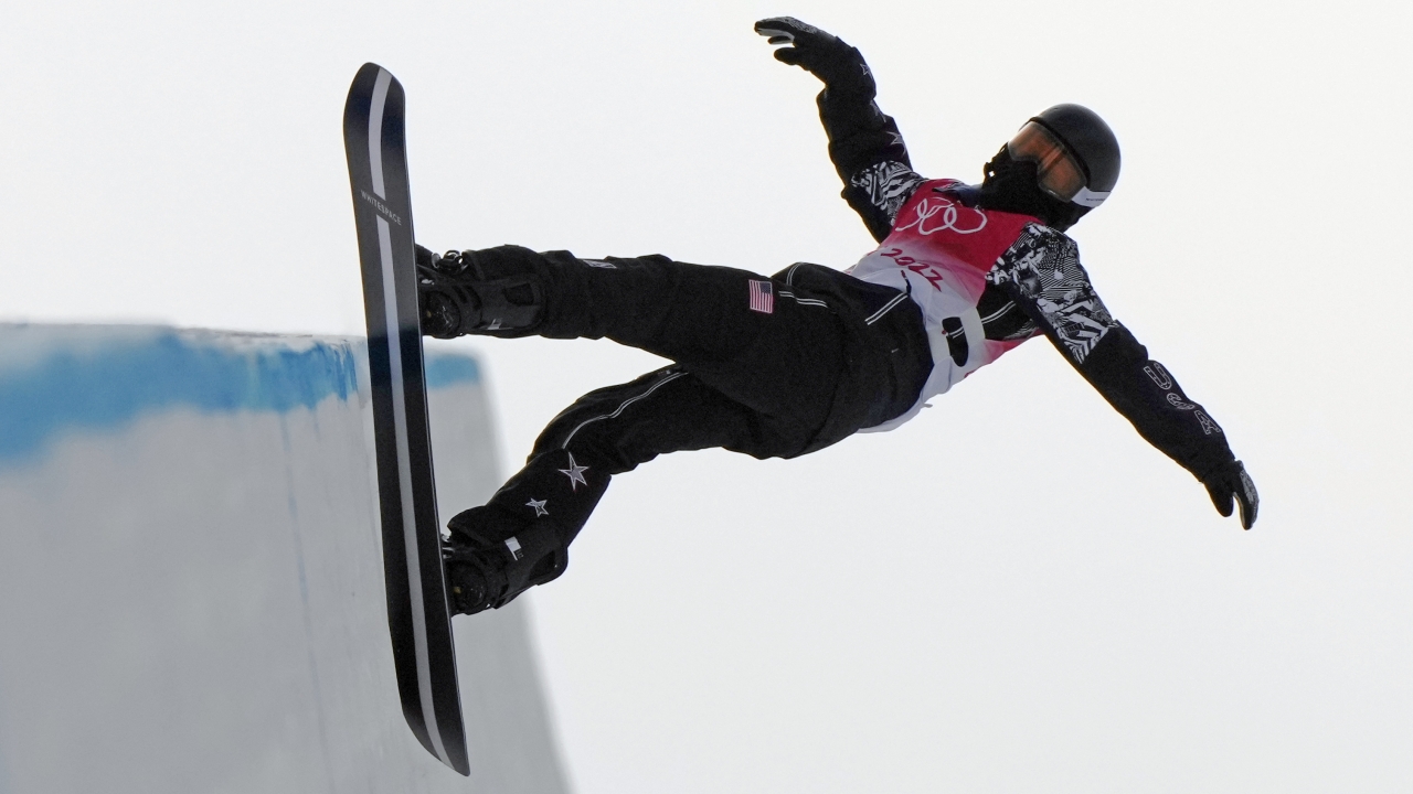 Shaun White competes during the men's halfpipe qualification round at the 2022 Winter Olympics.