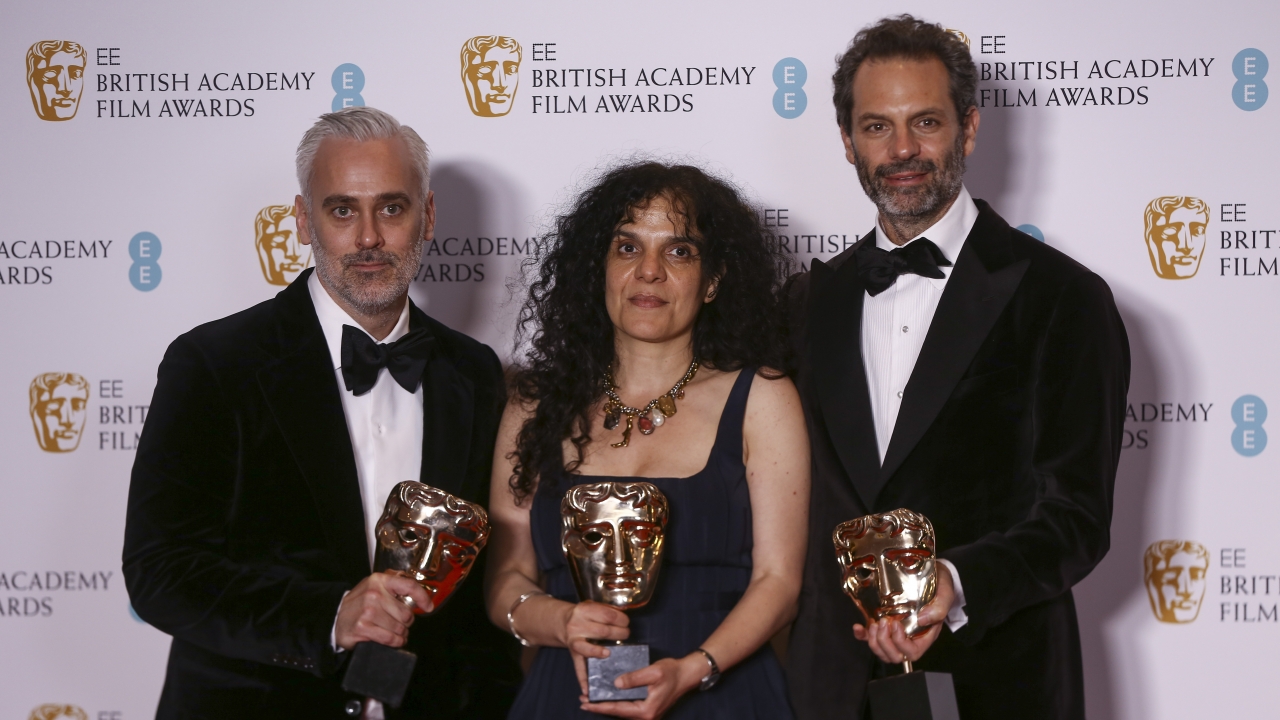 Ian Canning, Tanya Seghatchian and Emile Sherman hold the Best Film award for "Power of the Dog"