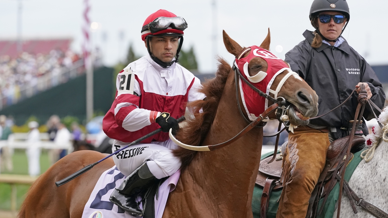 Sonny Leon rides Rich Strike at the Kentucky Derby