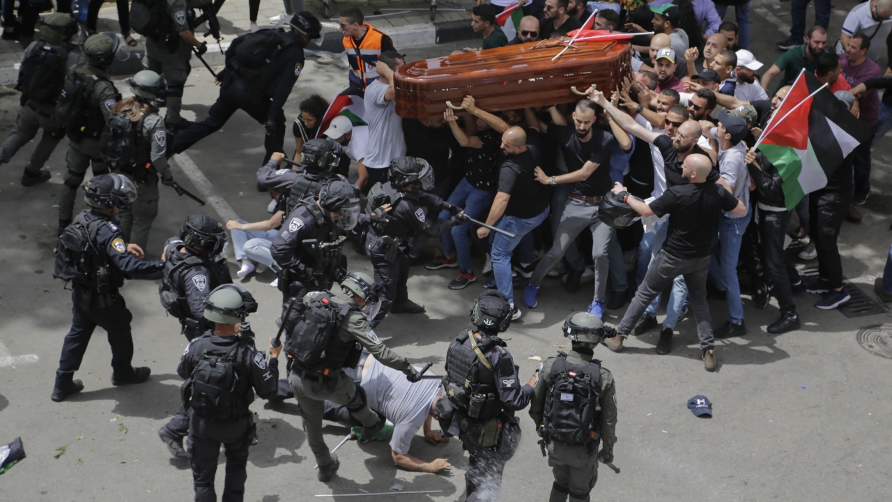 Israeli police confront with mourners as they carry the casket of slain Al Jazeera veteran journalist Shireen Abu Akleh