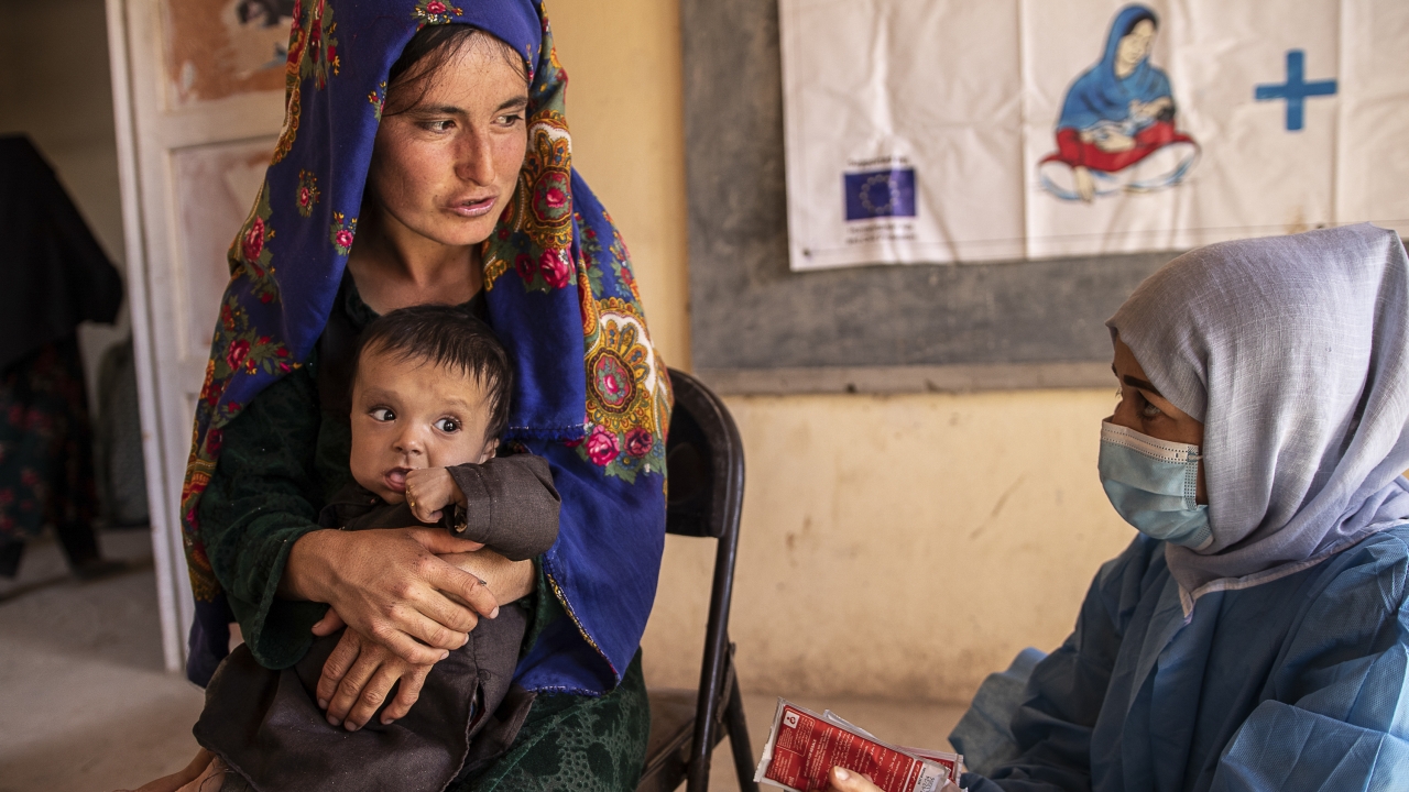 A Save the Children nutrition counsellor speaks with a mother in Sar-e-Pul province of Afghanistan