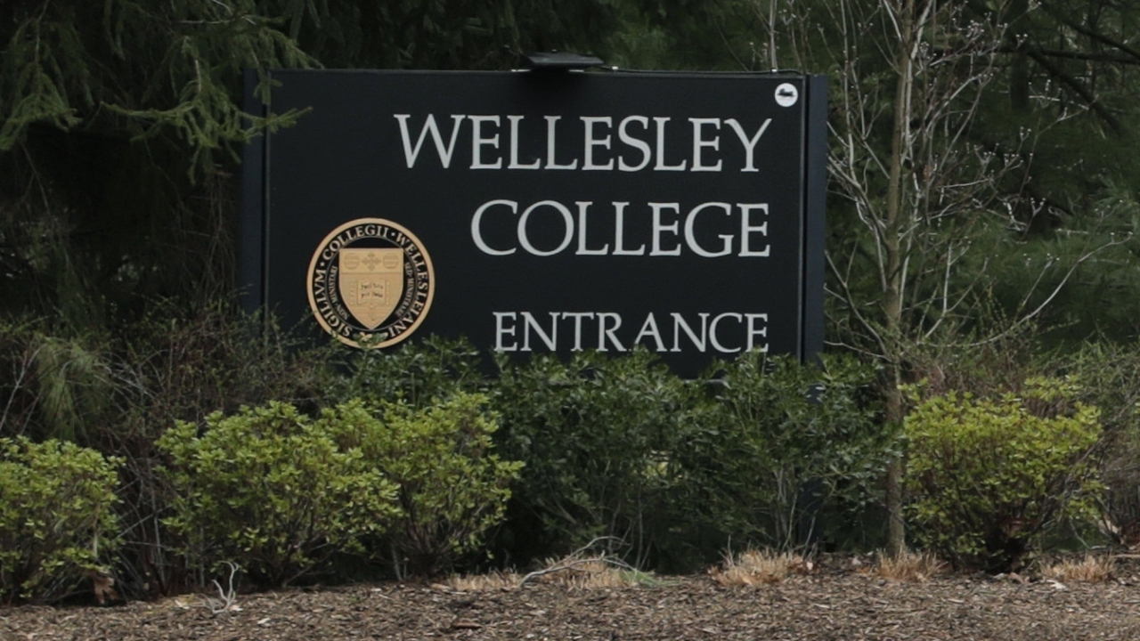 The entrance to Wellesley College in Wellesley, Mass.