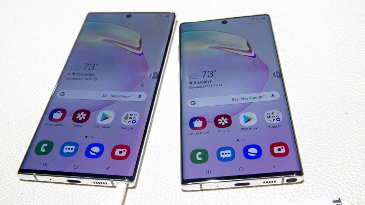 Samsung Galaxy Note 10, right, and the Galaxy Note 10 Plus on display.