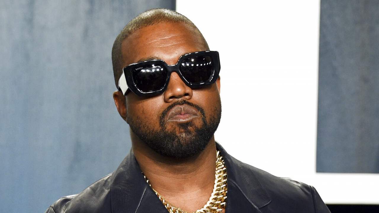 Kanye West arrives at the Vanity Fair Oscar Party
