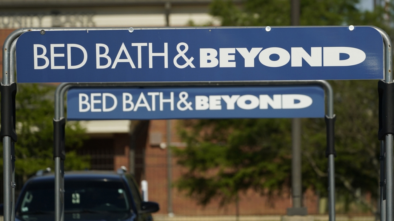 Bed Bath & Beyond signage