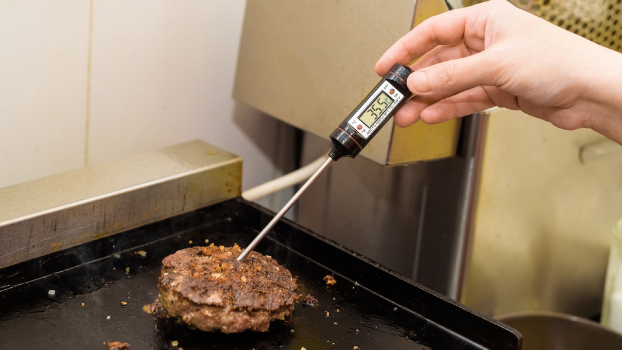 Meat thermometer in ground beef.