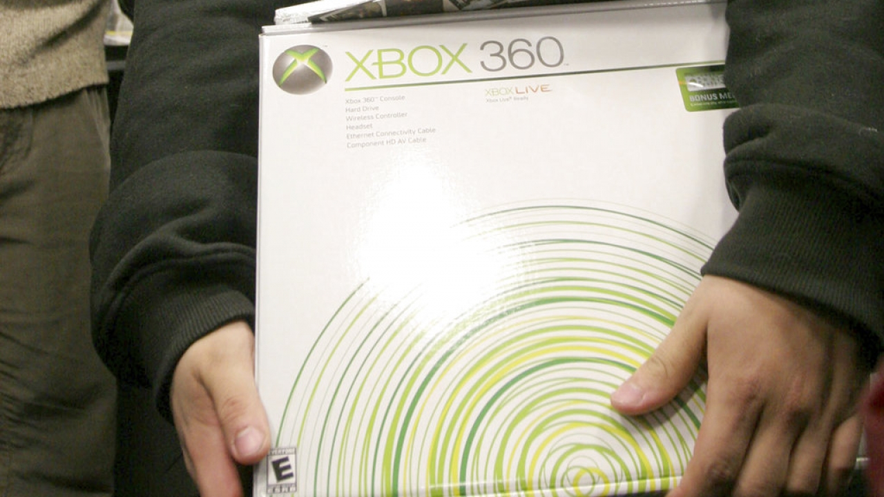 A person holding an Xbox 360