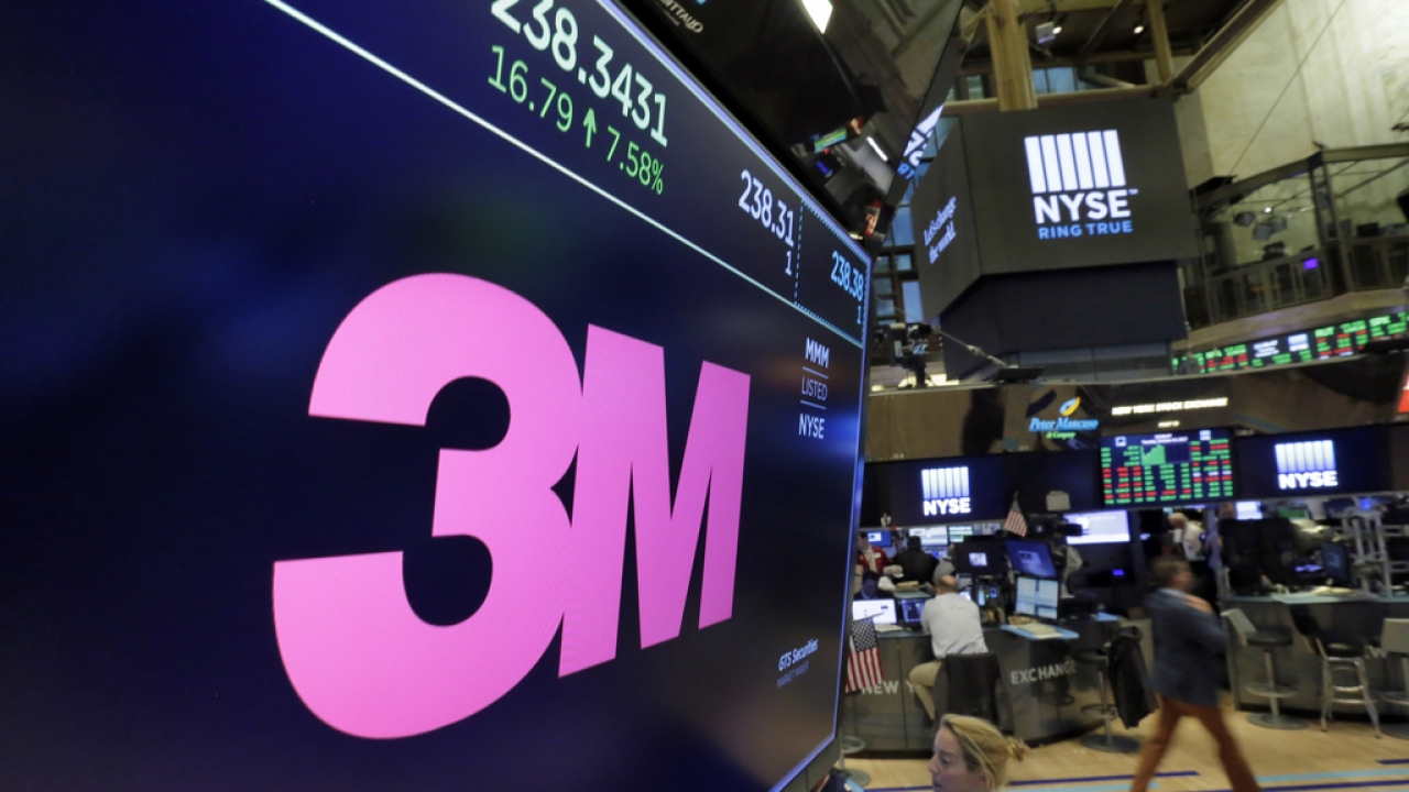 The logo for 3M appears on a screen.