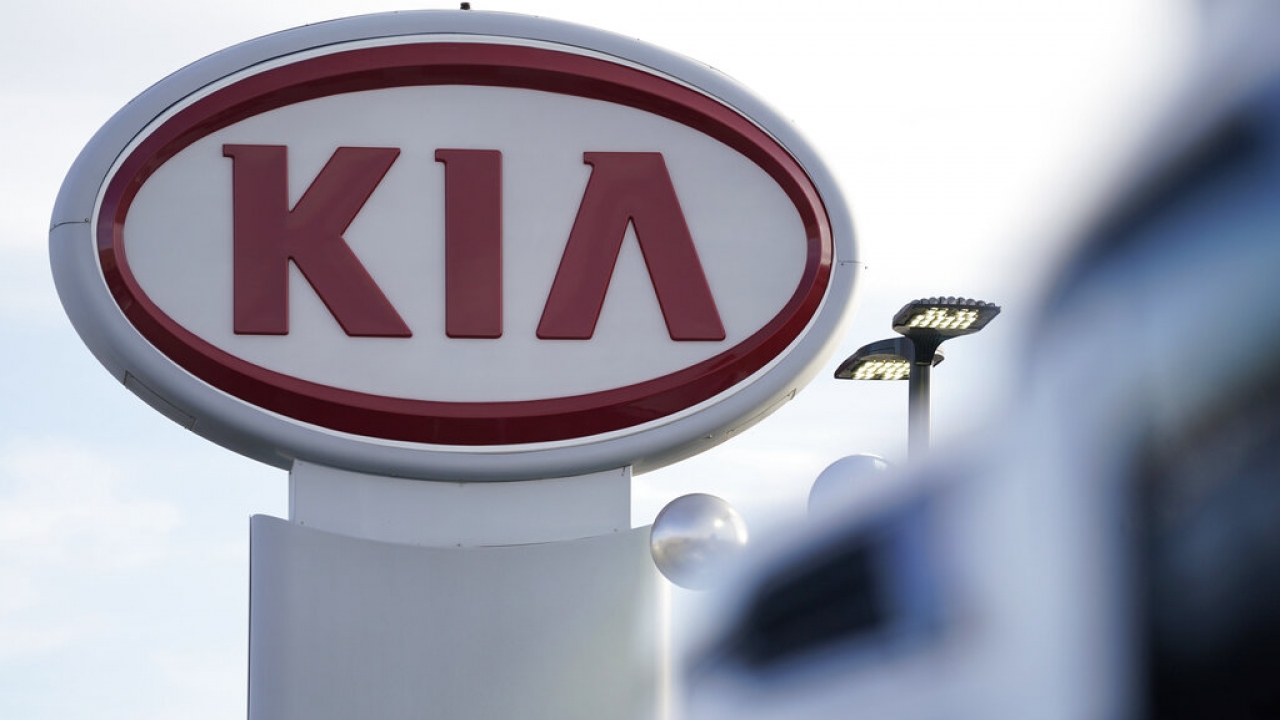 The Kia logo is shown.