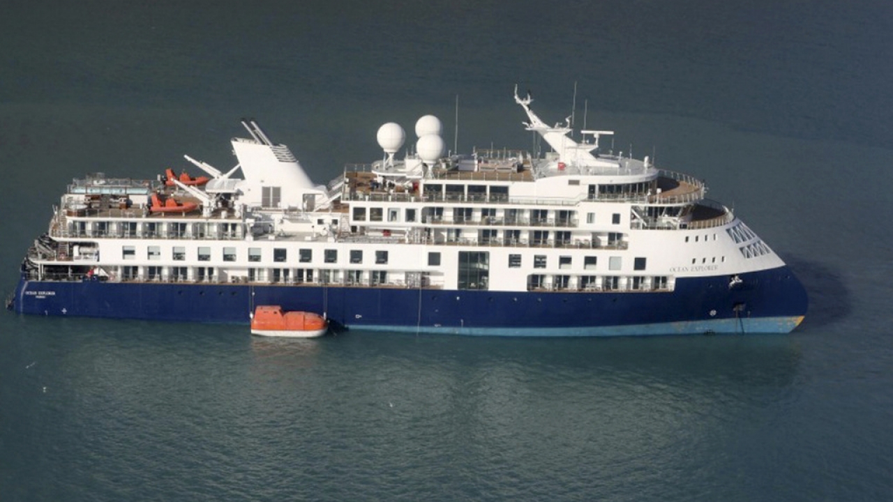 Aerial photo shows a Norwegian cruise ship that's run aground.