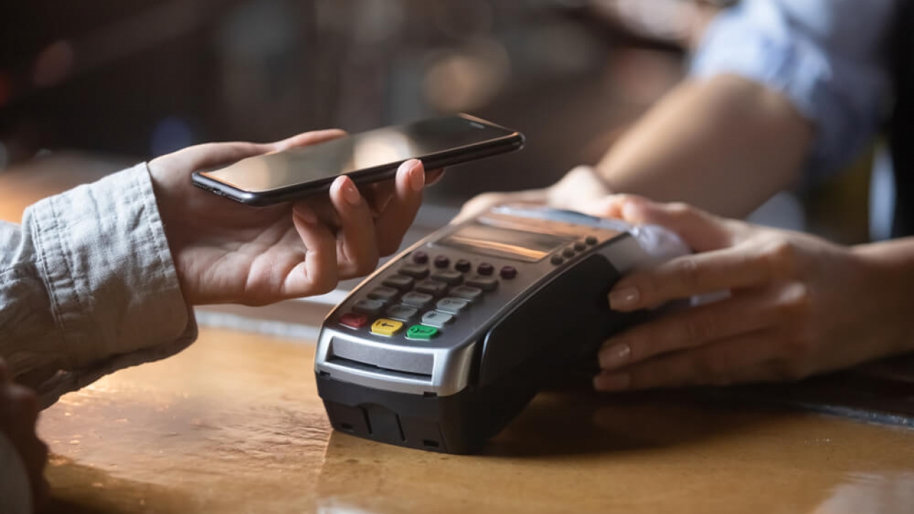 begins offering cashless payment technology `` Just Walk