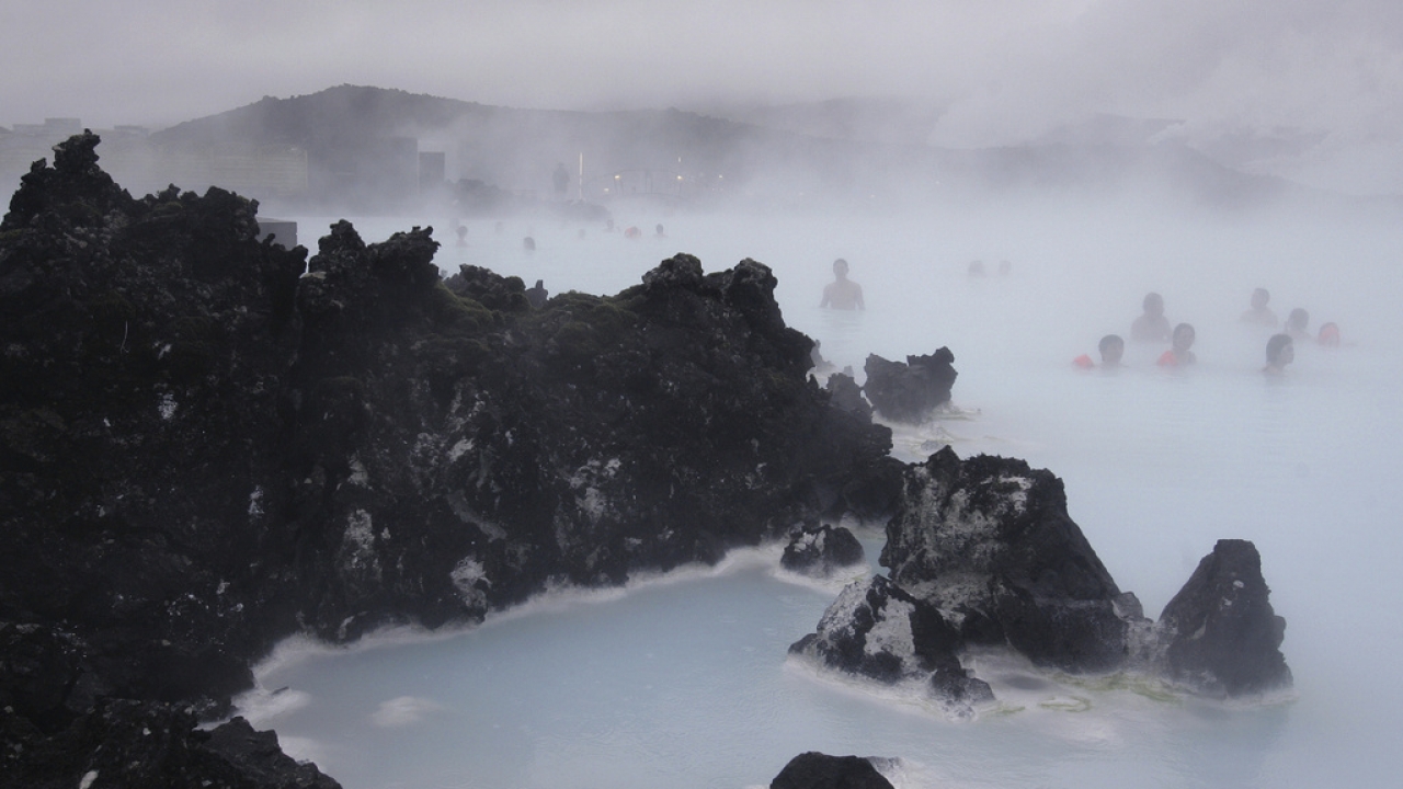 Blue Lagoon geothermal spa in Iceland temporarily closed after a series of earthquakes have put the area on volcanic alert.