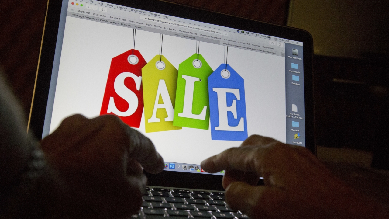 A person searches the internet for sales in Miami.
