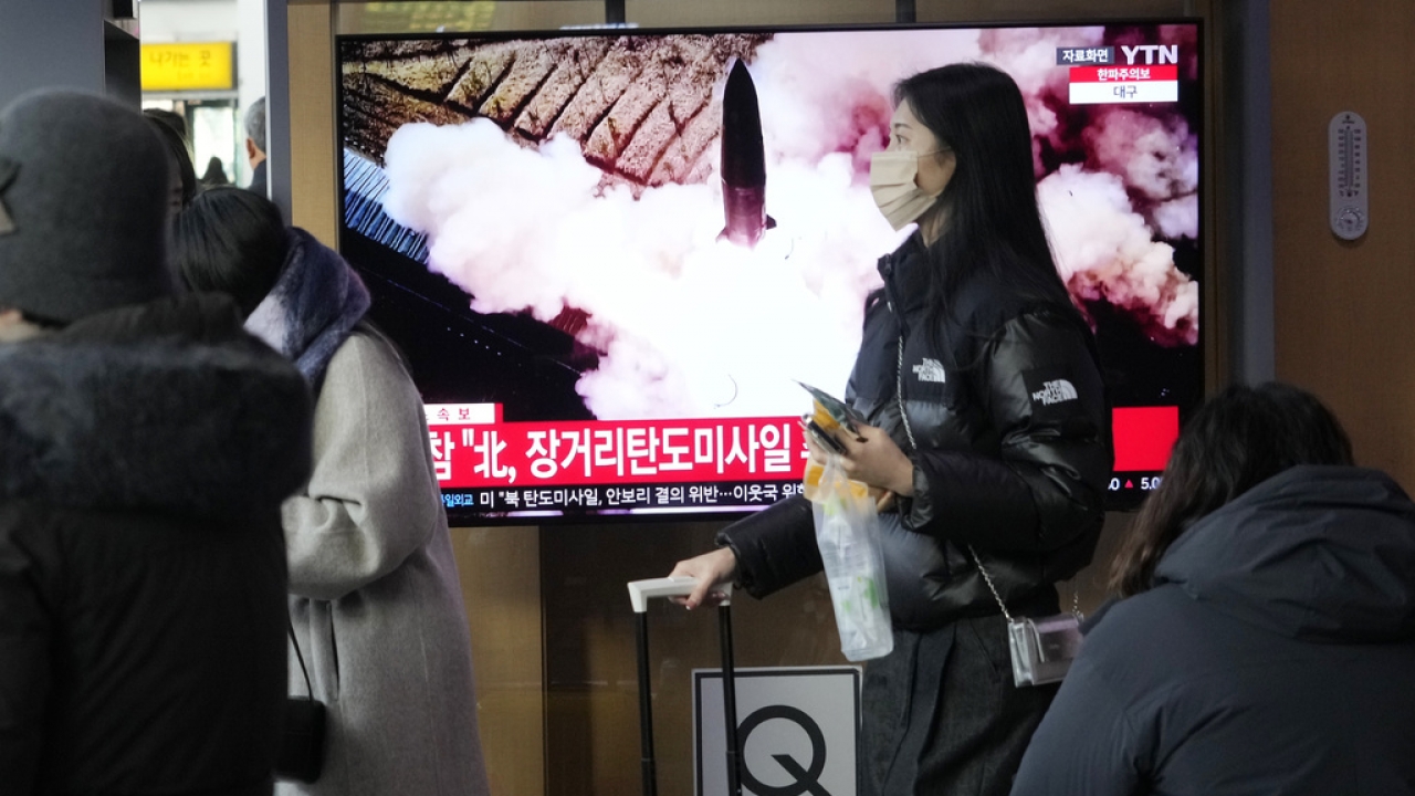 A North Korean missile launch is broadcast during a news program at the Seoul Railway Station.