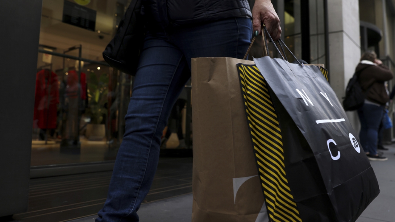 Consumer confidence rising during holiday shopping season