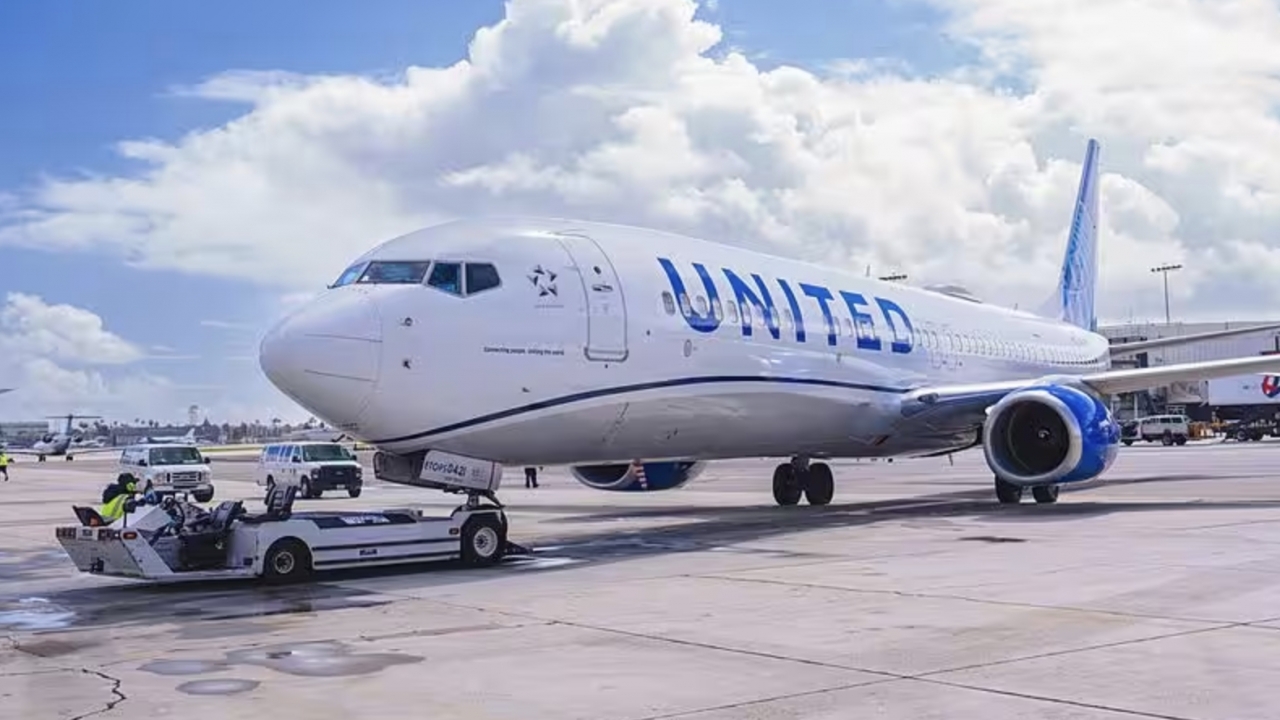United Airlines Boeing 737 Max 9 at LAX