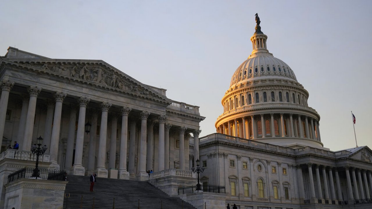 Senate approves bill to avoid government shutdown