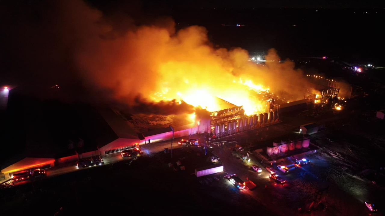 Massive fire engulfs Feather Crest Farms in Bryan, Texas
