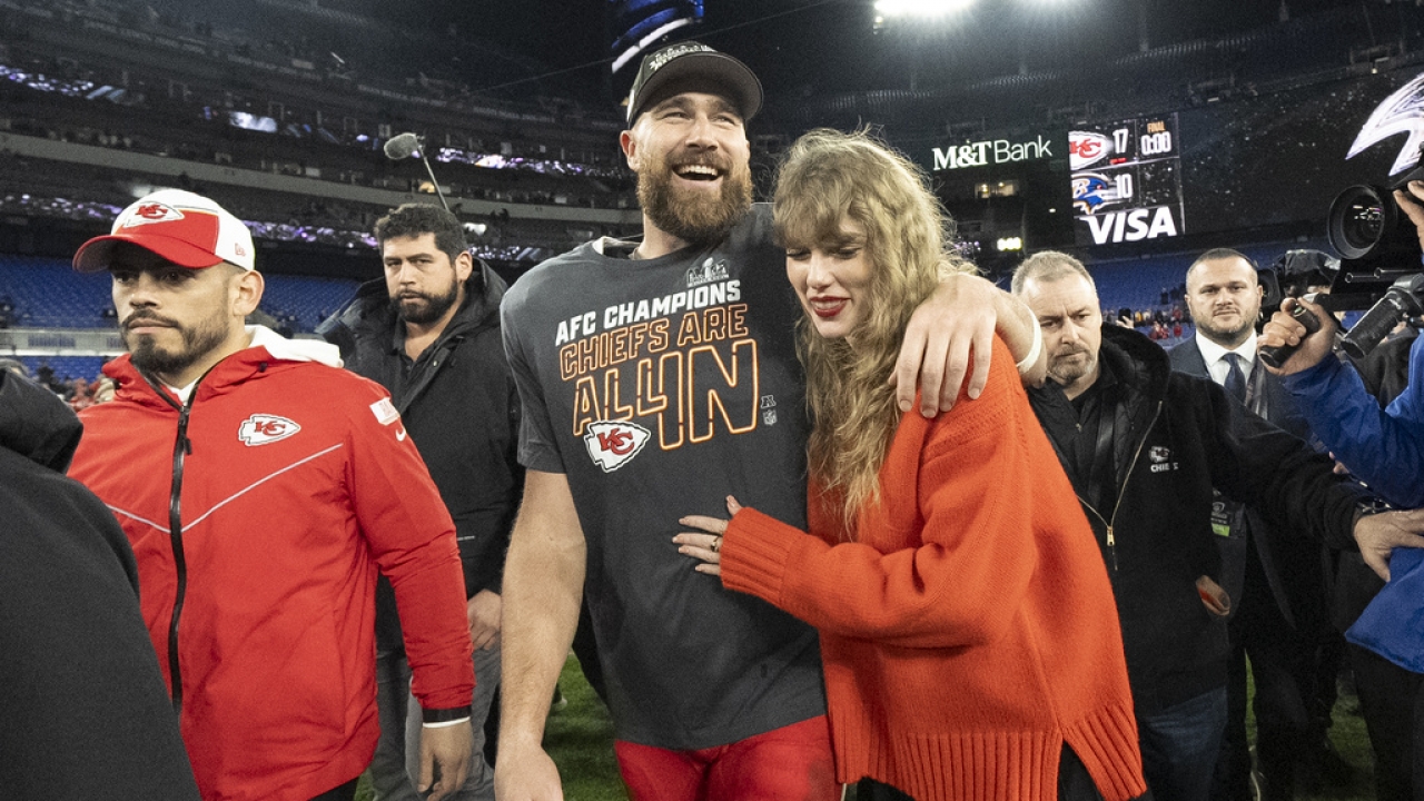Kansas City Chiefs tight end Travis Kelce embraces girlfriend Taylor Swift.