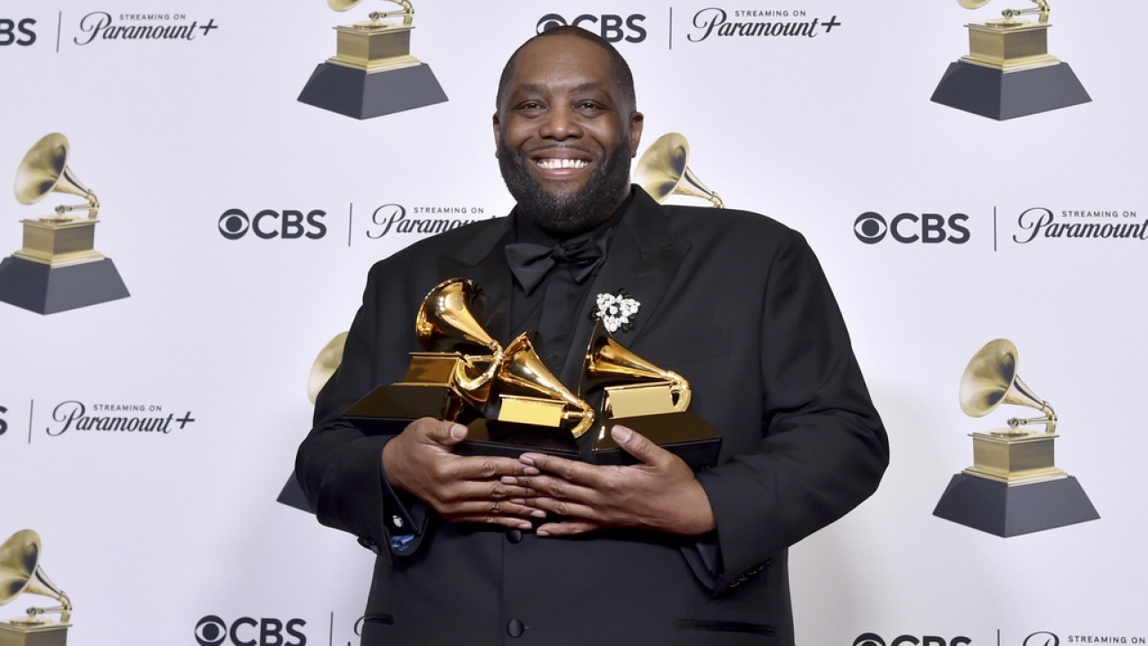 Killer Mike poses in the press room with the awards