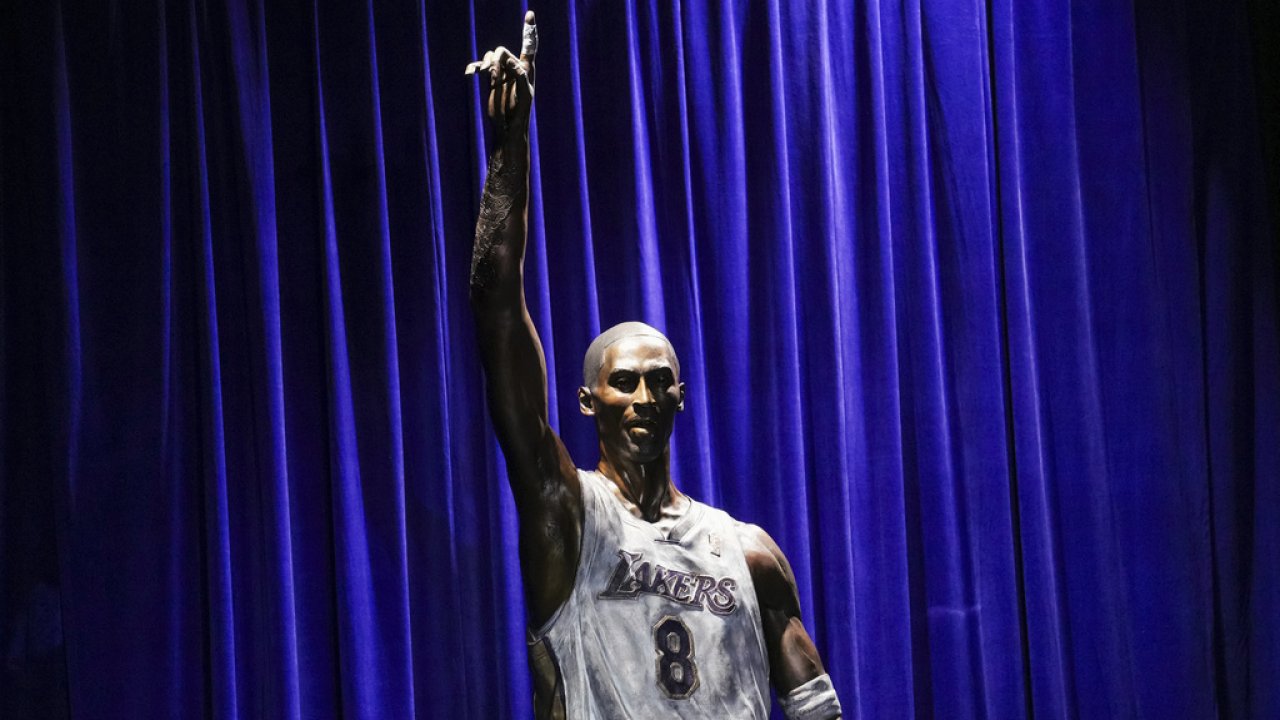 Statue of Kobe Bryant