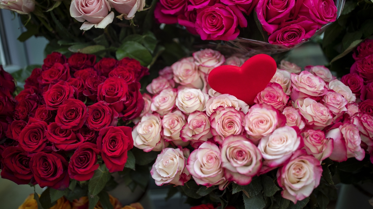 Consumers expected to spend a record $14 billion on Valentine's Day