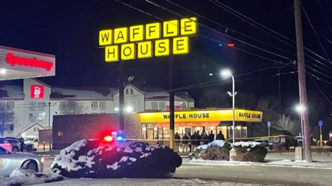 1 dead, 5 wounded in shooting at Indianapolis Waffle House