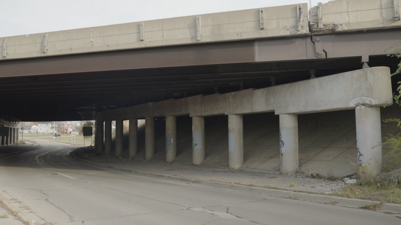 Bridge collapse renews concerns about unpainted steel