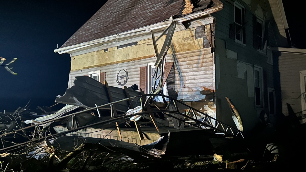 Deadly tornado sweeps Ohio trailer park amid Midwest outbreak
