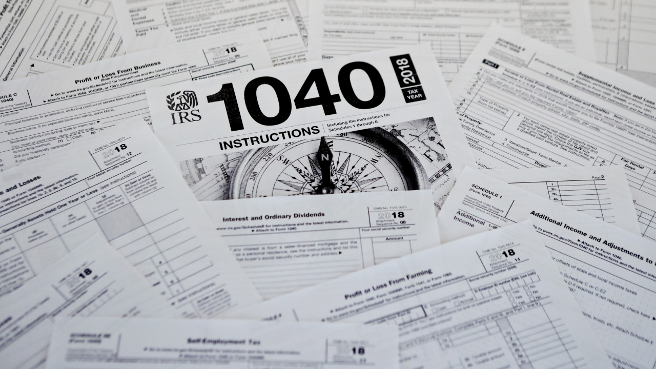 Are tax credits better than deductions? Advice for top tax questions