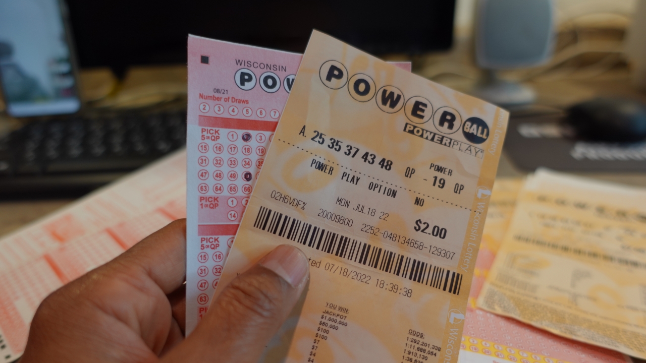 Powerball jackpot rises to $935 million after no winners