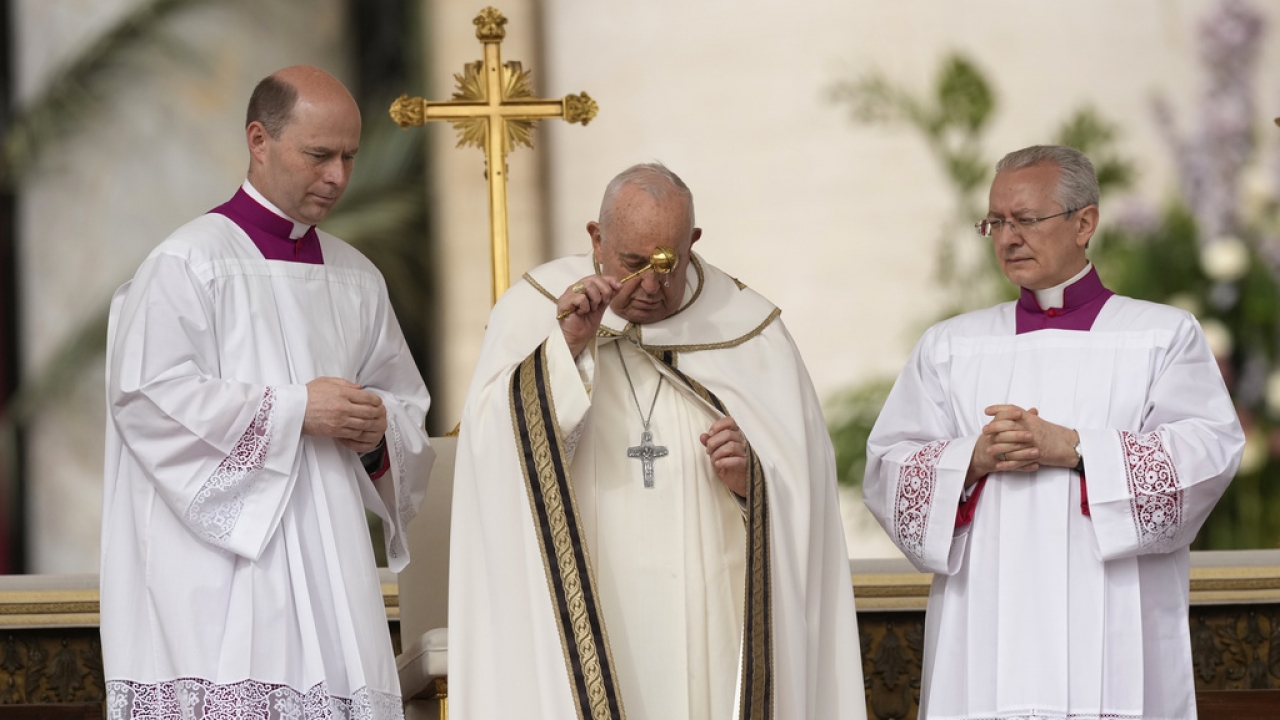 Pope overcomes health concerns to preside over Easter Sunday mass