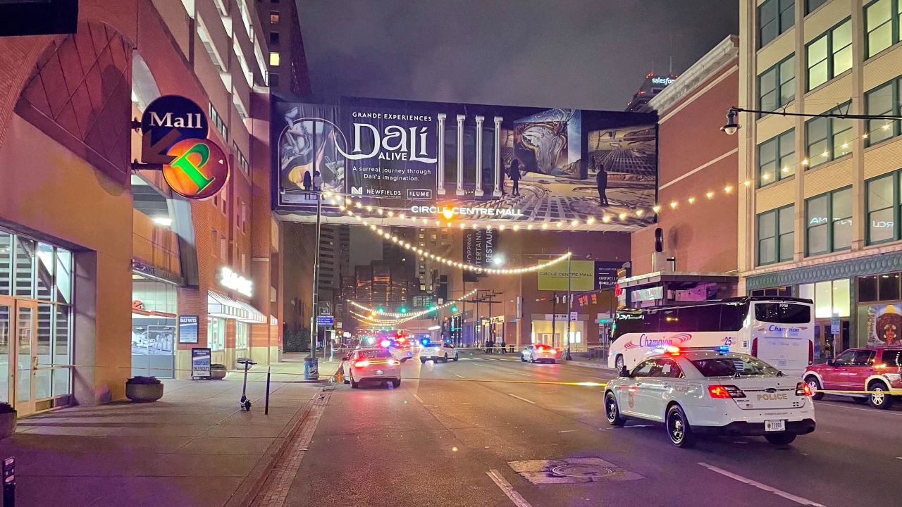 7 teenagers injured in shooting outside a downtown Indianapolis mall