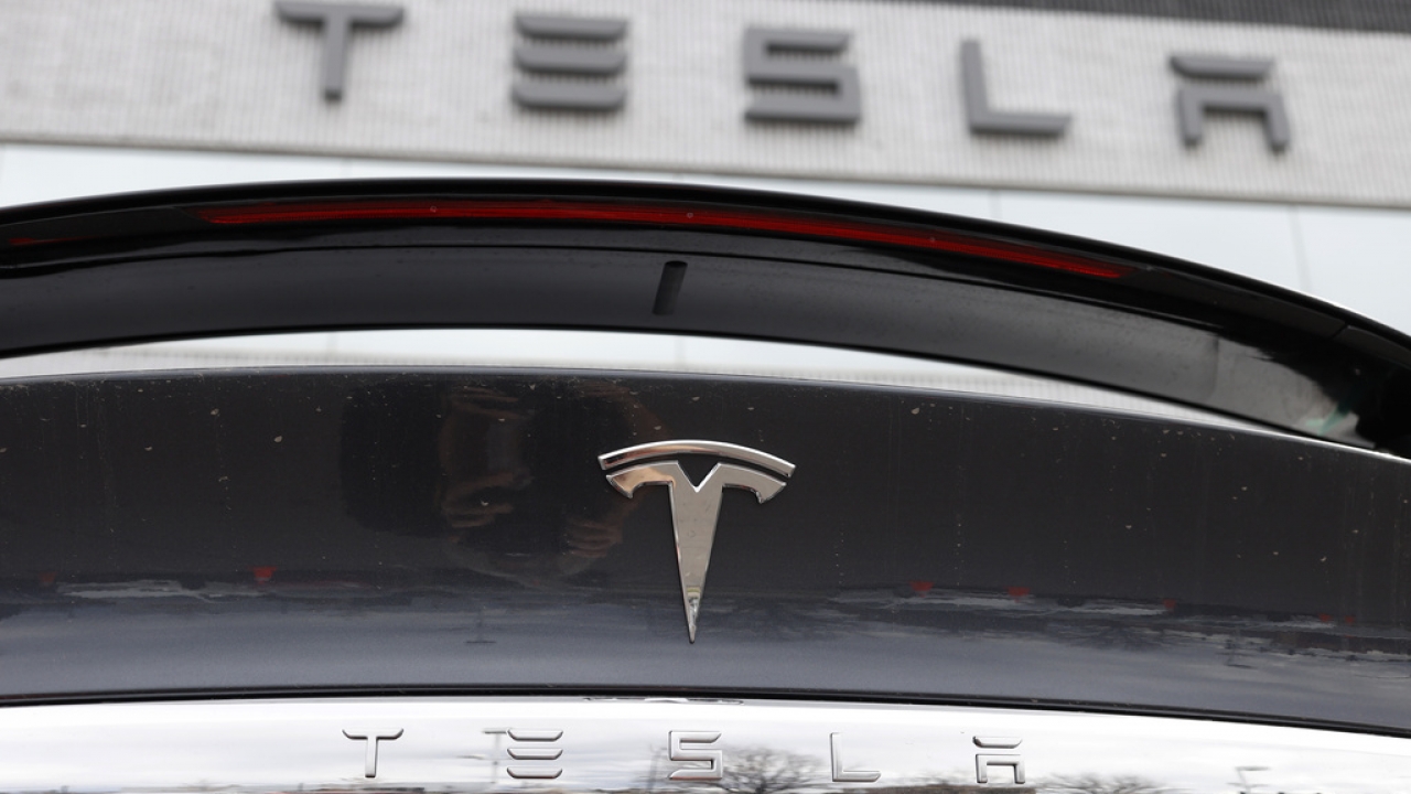 Tesla settles lawsuit over fatal crash involving self-driving software