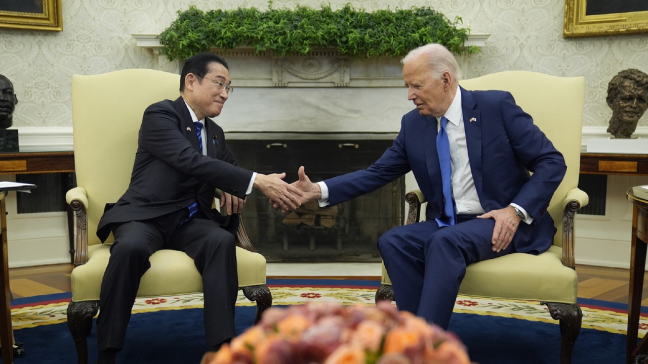 Biden welcomes Japan's prime minister in show of unity to China