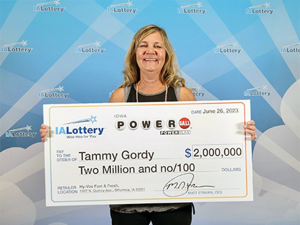 Woman wins $2 million lottery, wants to rebuild home lost in tornado