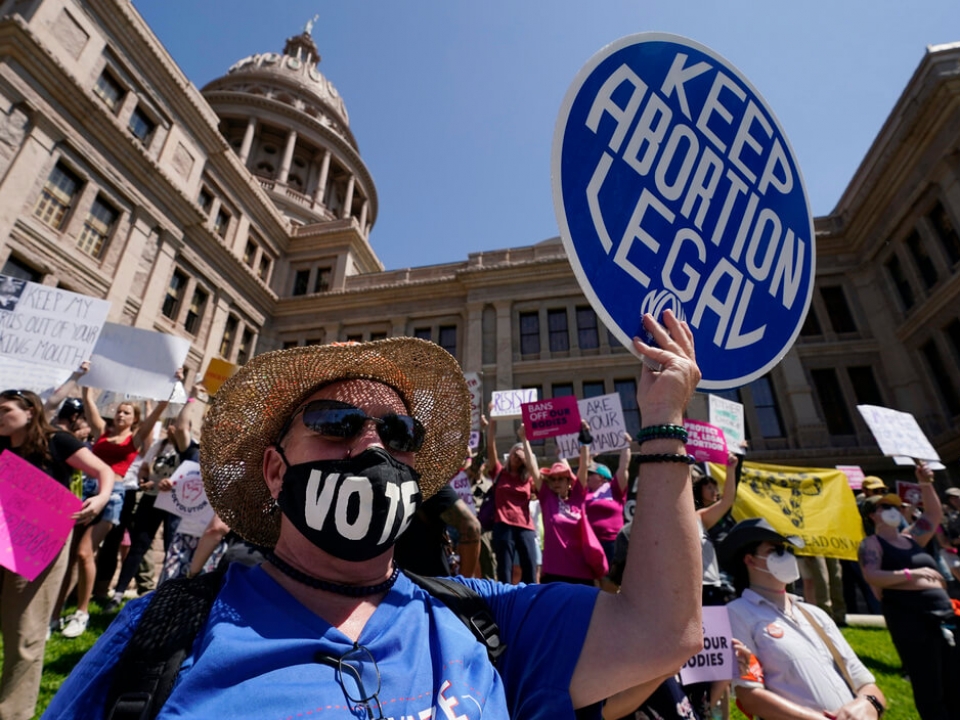 Texas judge says abortion laws must allow exception for complications