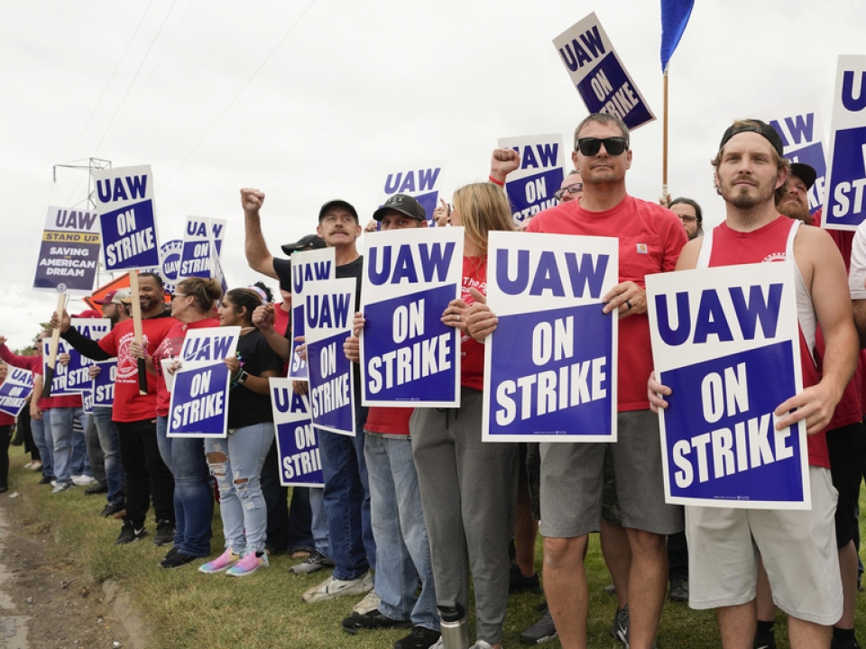 Ford, GM furlough an additional 500 workers in response to UAW strike