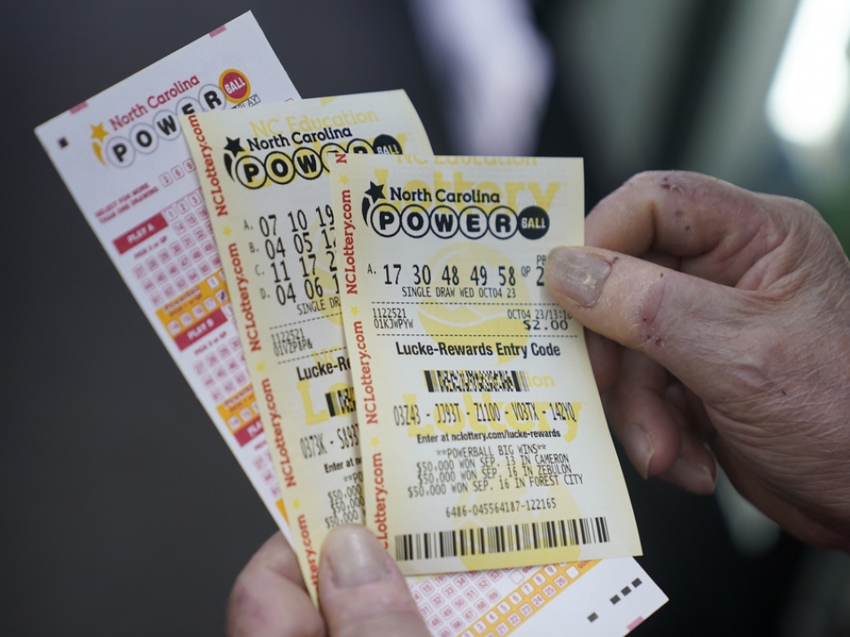 Powerball jackpot climbs to $1.55 billion after no winner