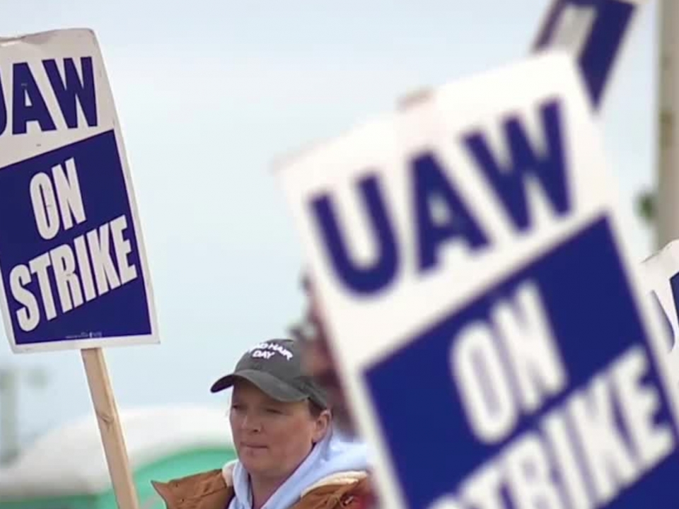 UAW president changes strike strategy, calls for community solidarity