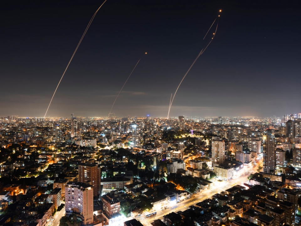 Gaza loses telecom contact, Israeli military surrounds Gaza City